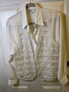 Fiji Bright White Embroidered Button-Front Women’s Blouse